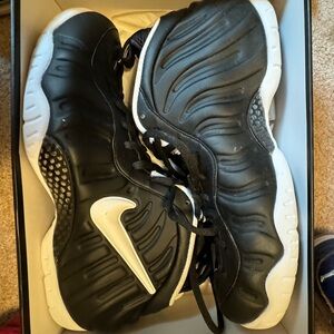 Nike air foamposites (dr.doom size 12)